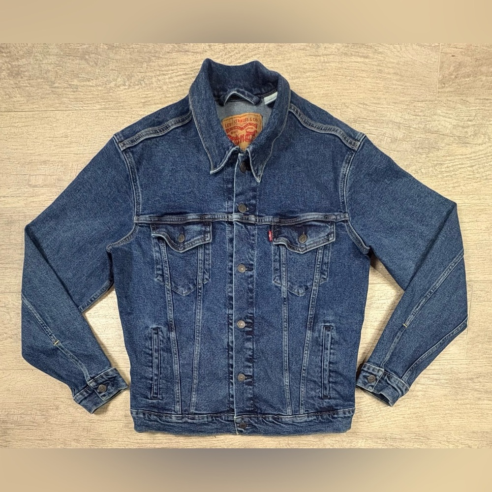Levis Jacket Men’s M Dark Wash Blue Jean Denim Trucker Classic 72334-0322